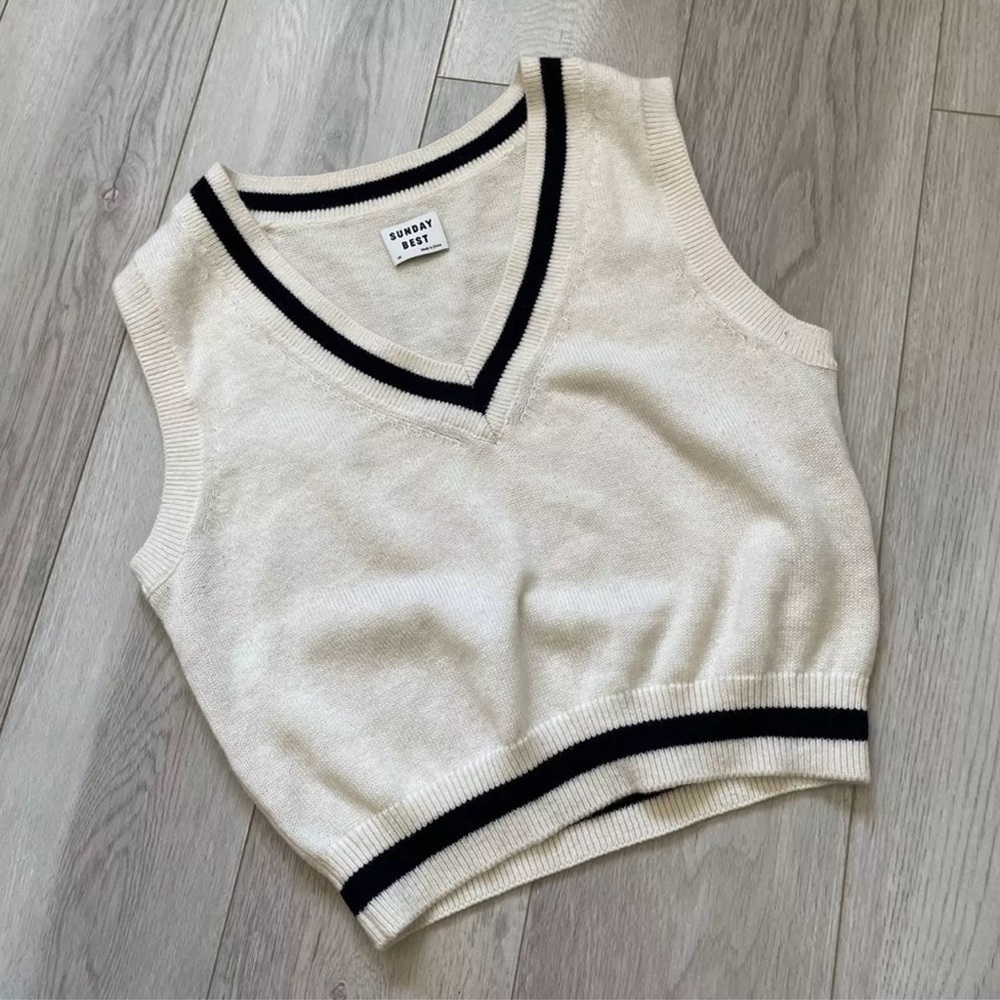 Aritzia Sunday best wool sweater vest V neck xs